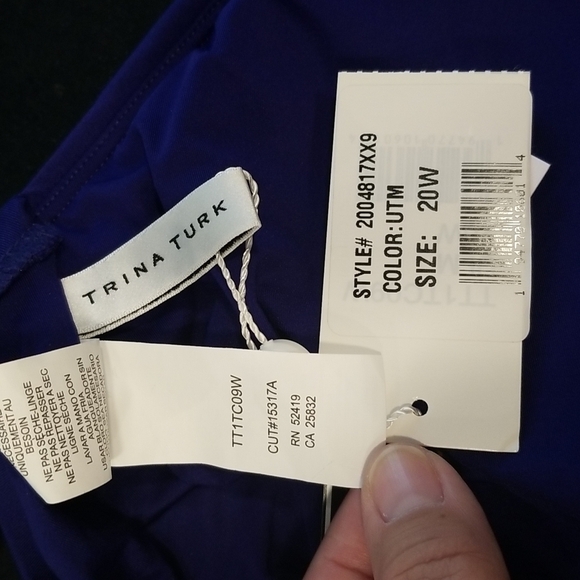 💕TRINA TURK Bijou Solids V-Plunge Plus One Piece Swimsuit Ultra Marine Blue 20W - Picture 15 of 15